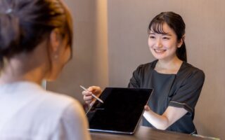 舌小帯短縮症の疑いがある時は何科を受診すればいいの？原因や症状についても解説